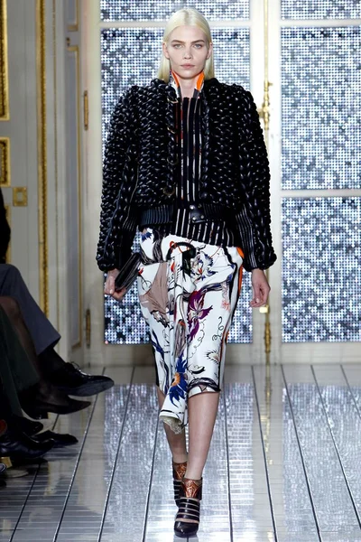 Look 1